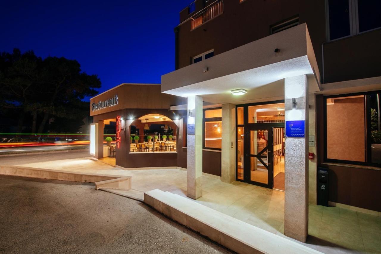 Hotel Terra Novalja Exterior photo