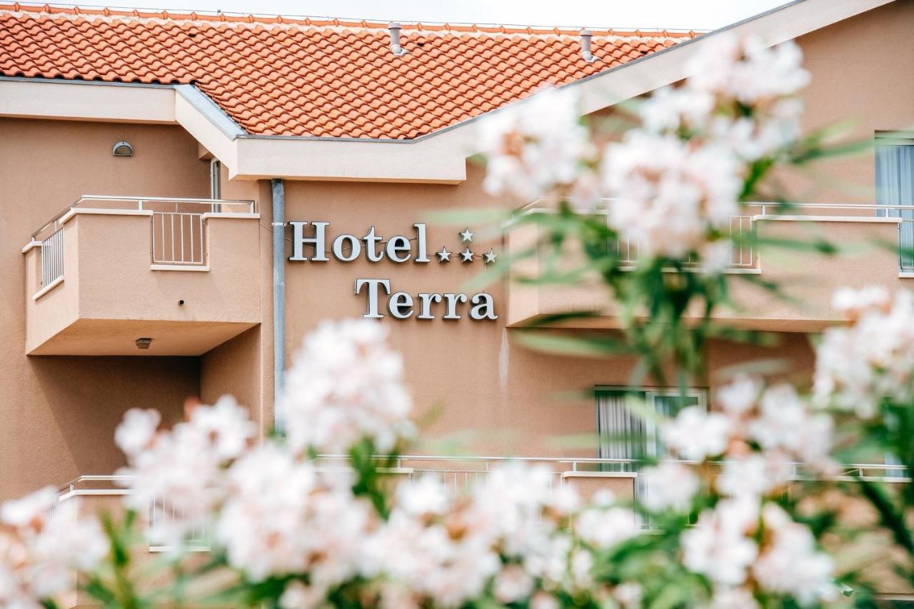 Hotel Terra Novalja Exterior photo